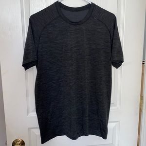 Men’s lululemon short sleeve